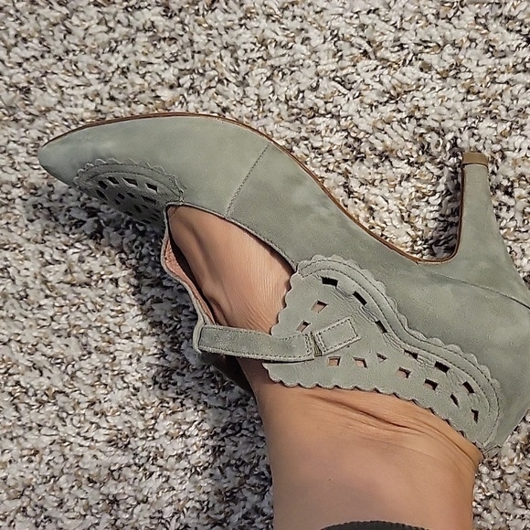 Anthropologie suede t-strap pumps size 10M - Picture 4 of 6